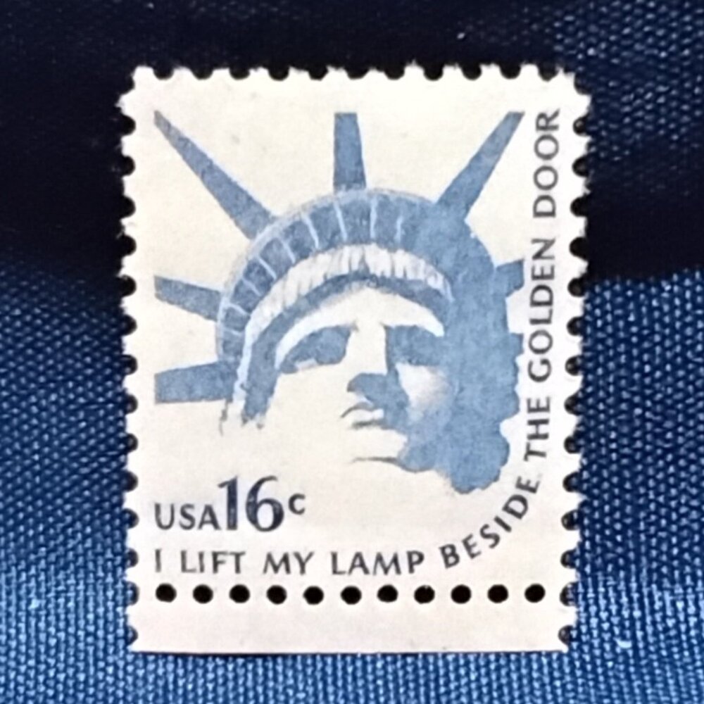 Uncirculated USA 1978 I Left my Lamp Beside the Golden Door 16 Cent Stamp!!